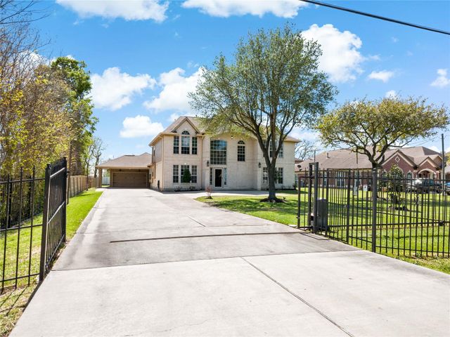 5631 Brookfield Drive, Houston, TX 77085