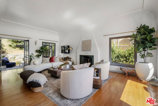 2614 Rutherford Drive, Los Angeles, CA 90068