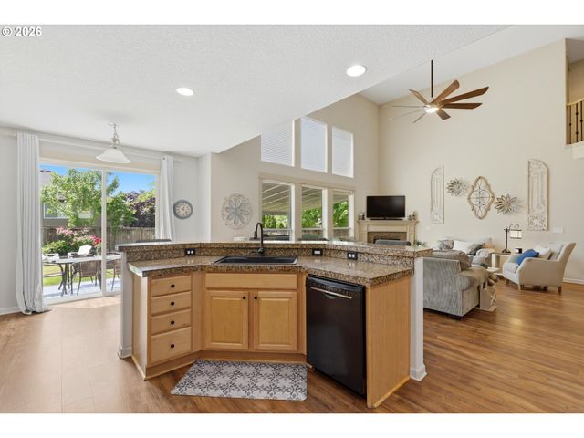 559 E 16TH St, Lafayette, OR 97127
