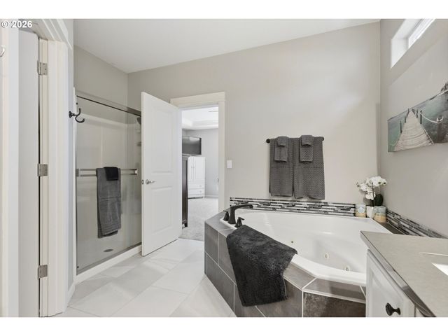 559 E 16TH St, Lafayette, OR 97127