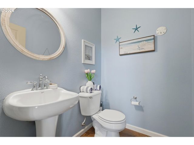 559 E 16TH St, Lafayette, OR 97127