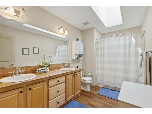 559 E 16TH St, Lafayette, OR 97127
