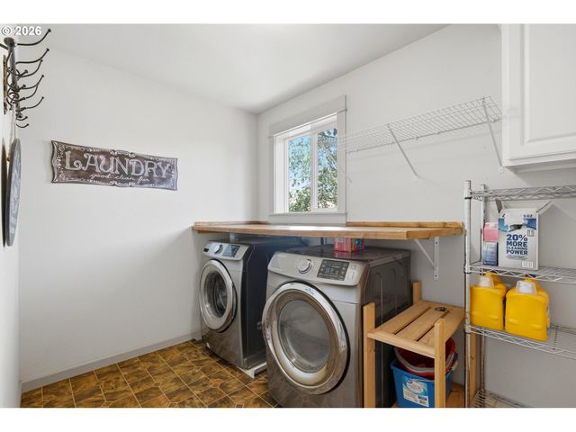 559 E 16TH St, Lafayette, OR 97127