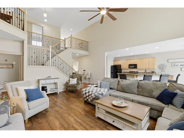 559 E 16TH St, Lafayette, OR 97127