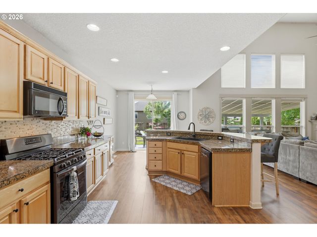 559 E 16TH St, Lafayette, OR 97127