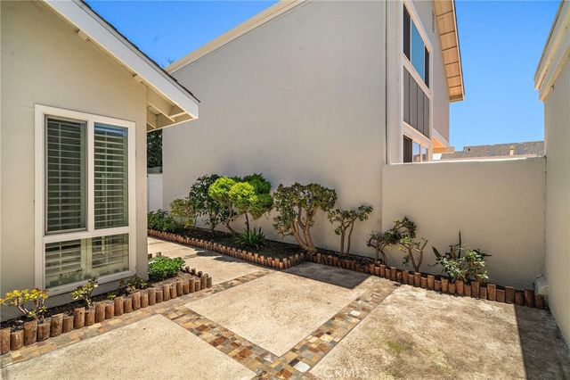 12 Nutwood, Irvine, CA 92604