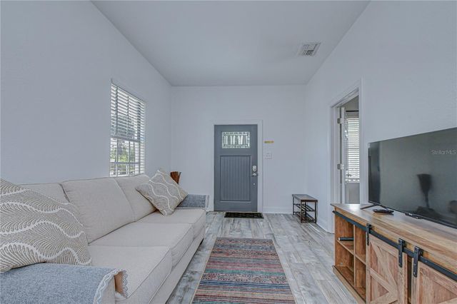 2903 W IVY STREET, Tampa, FL 33607