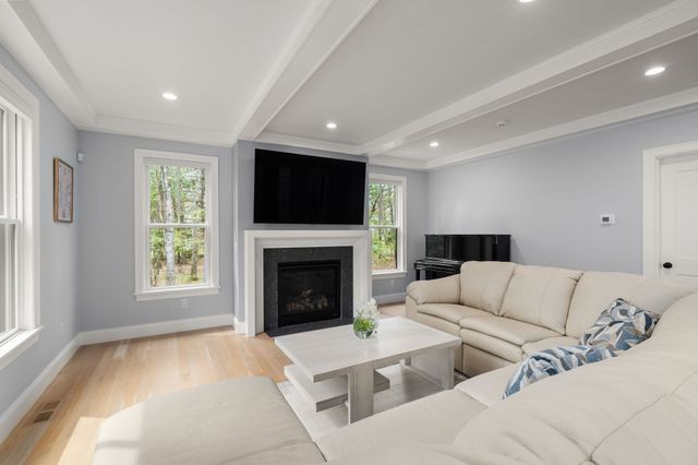 55 Oakdale Ave, Weston, MA 02493