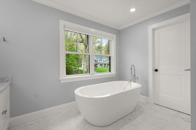 55 Oakdale Ave, Weston, MA 02493