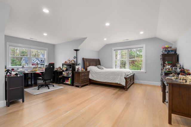 55 Oakdale Ave, Weston, MA 02493