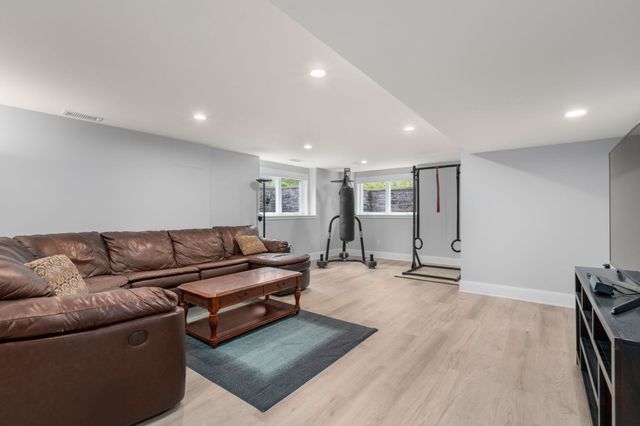 55 Oakdale Ave, Weston, MA 02493