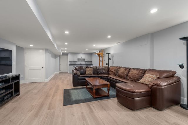 55 Oakdale Ave, Weston, MA 02493