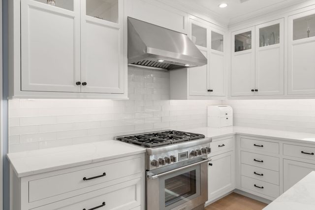55 Oakdale Ave, Weston, MA 02493