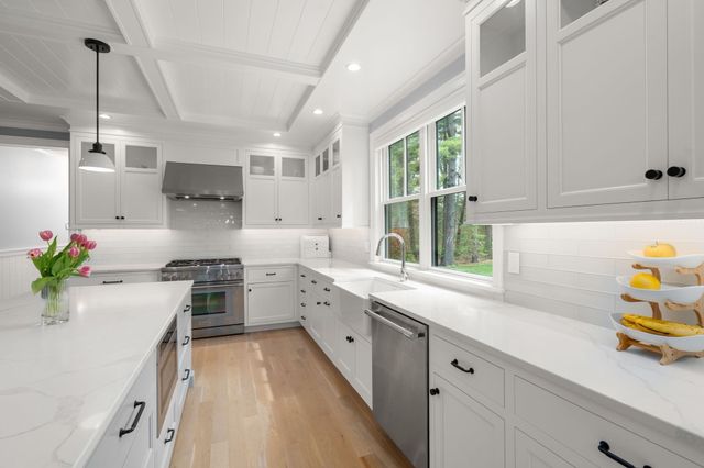 55 Oakdale Ave, Weston, MA 02493