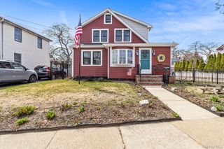 42 Robertson Road, Lynbrook, NY 11563