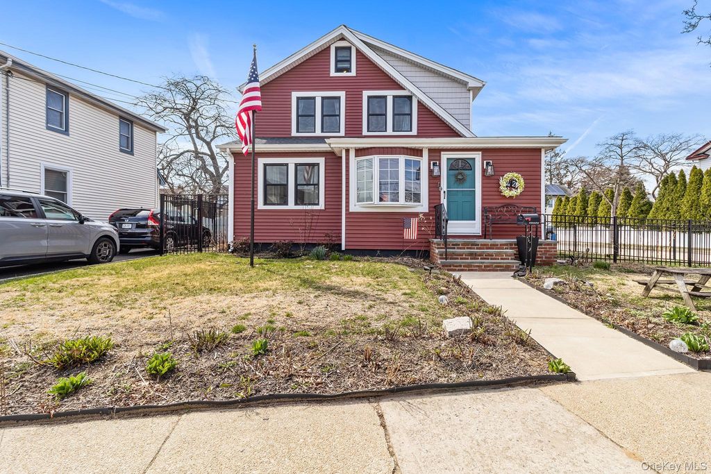 42 Robertson Road, Lynbrook, NY 11563