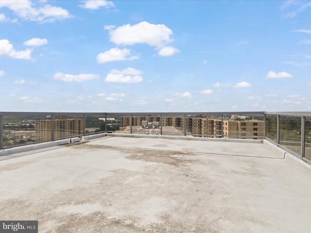 205 YOAKUM PKWY #1020, Alexandria, VA 22304