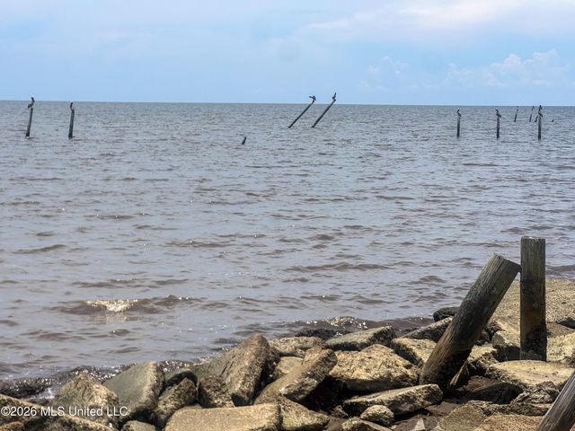 6417 Belle Fontaine Drive, Ocean Springs, MS 39564