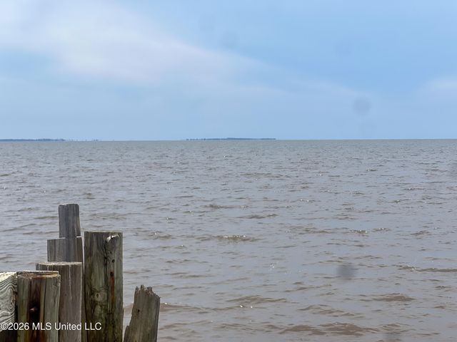 6417 Belle Fontaine Drive, Ocean Springs, MS 39564