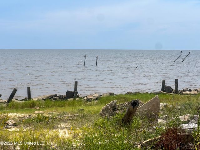 6417 Belle Fontaine Drive, Ocean Springs, MS 39564