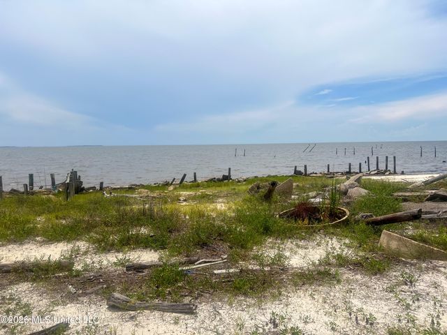 6417 Belle Fontaine Drive, Ocean Springs, MS 39564