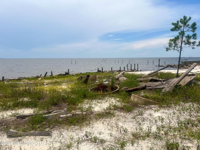 6417 Belle Fontaine Drive, Ocean Springs, MS 39564