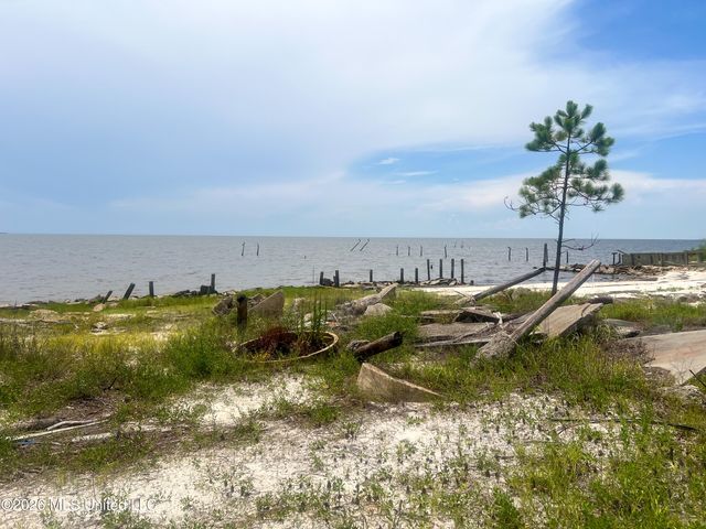 6417 Belle Fontaine Drive, Ocean Springs, MS 39564