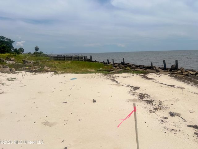 6417 Belle Fontaine Drive, Ocean Springs, MS 39564