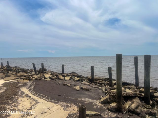 6417 Belle Fontaine Drive, Ocean Springs, MS 39564