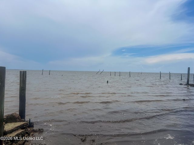 6417 Belle Fontaine Drive, Ocean Springs, MS 39564