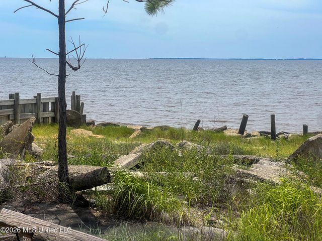 6417 Belle Fontaine Drive, Ocean Springs, MS 39564