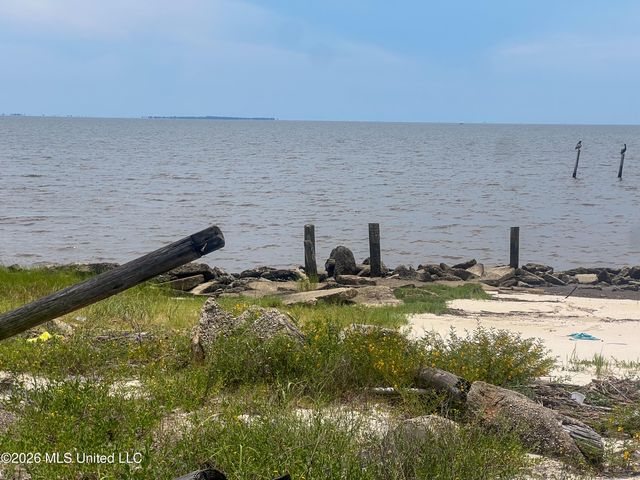 6417 Belle Fontaine Drive, Ocean Springs, MS 39564