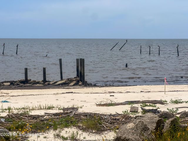 6417 Belle Fontaine Drive, Ocean Springs, MS 39564