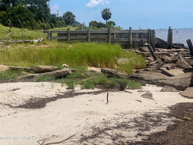 6417 Belle Fontaine Drive, Ocean Springs, MS 39564