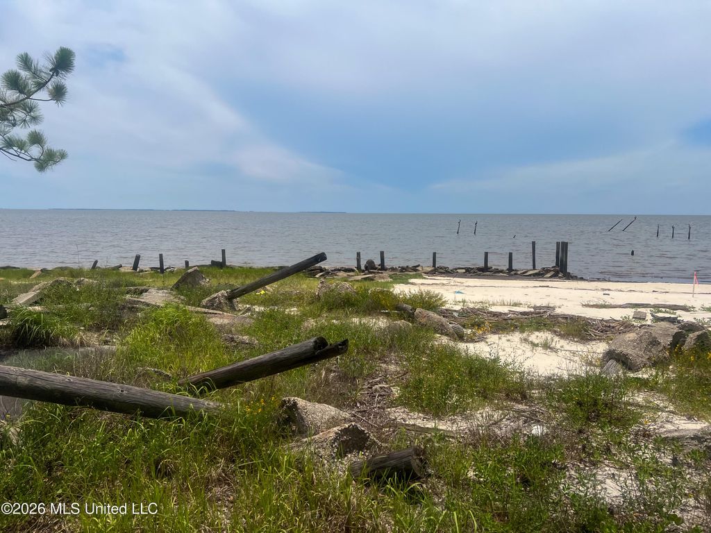 6417 Belle Fontaine Drive, Ocean Springs, MS 39564