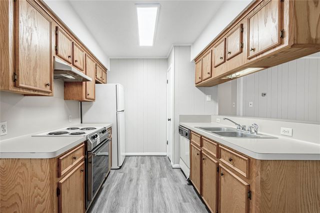 116 Pine Hollow Lane, Huntsville, TX 77320