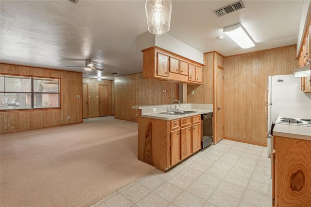 116 Pine Hollow Lane, Huntsville, TX 77320