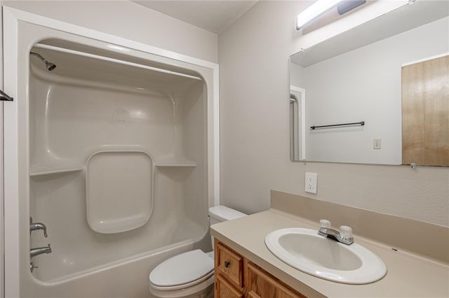 116 Pine Hollow Lane, Huntsville, TX 77320