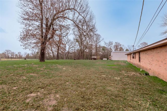 116 Pine Hollow Lane, Huntsville, TX 77320