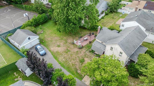49 Hempstead Avenue, Malverne, NY 11565
