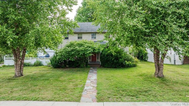 49 Hempstead Avenue, Malverne, NY 11565