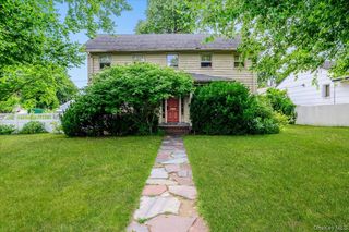 49 Hempstead Avenue, Malverne, NY 11565