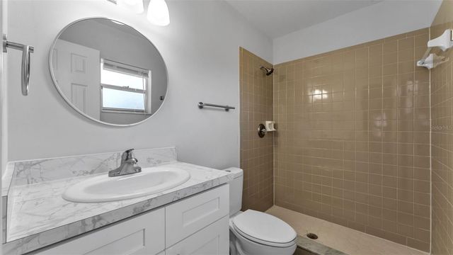 201 E PINE STREET, Davenport, FL 33837