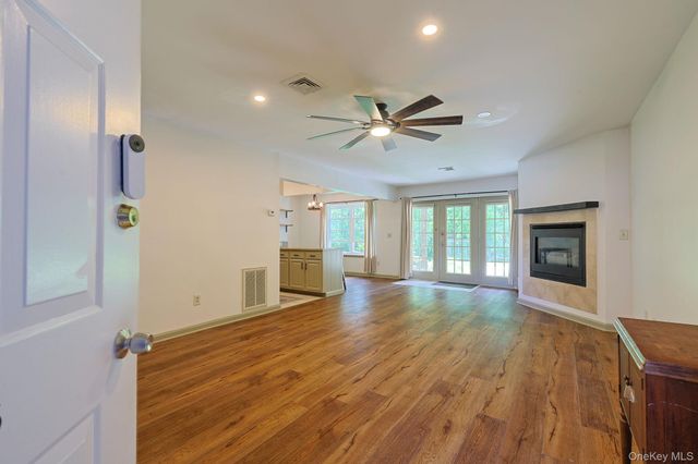 1103 Washington Green, New Windsor, NY 12553