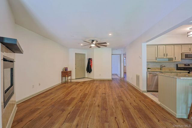 1103 Washington Green, New Windsor, NY 12553