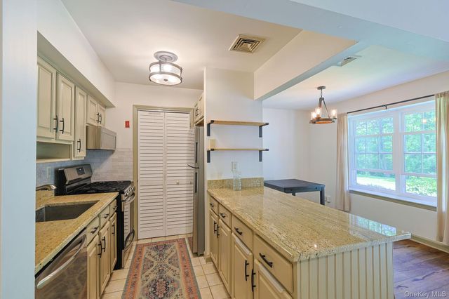 1103 Washington Green, New Windsor, NY 12553