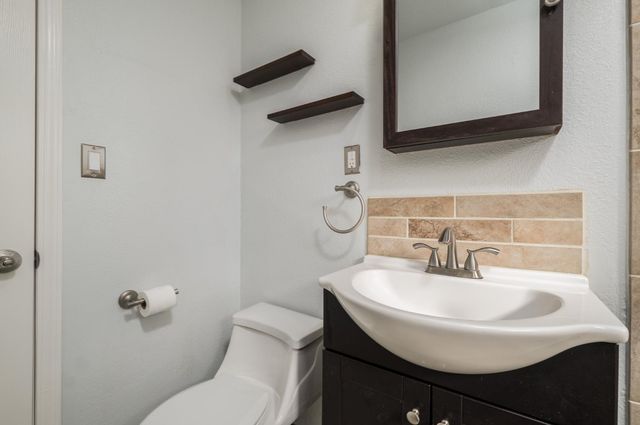 724 Julian Dr, West Sacramento, CA 95605