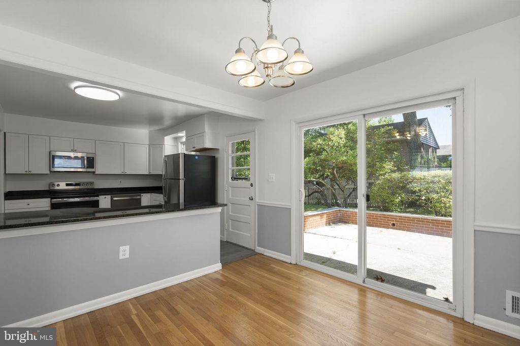 Image 9 of property listing at 9109 DRAKE PL, College Park, MD 20740