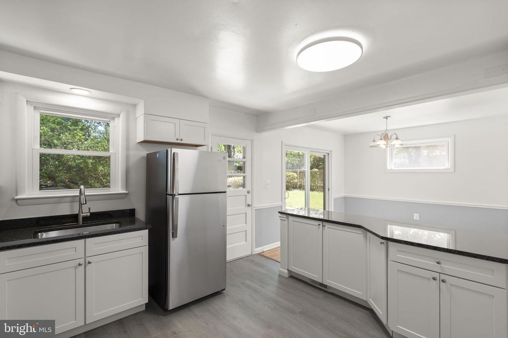 Image 12 of property listing at 9109 DRAKE PL, College Park, MD 20740