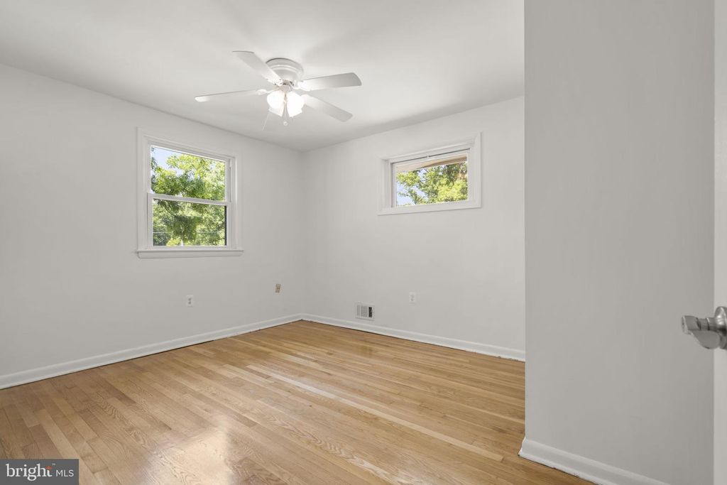 Image 18 of property listing at 9109 DRAKE PL, College Park, MD 20740